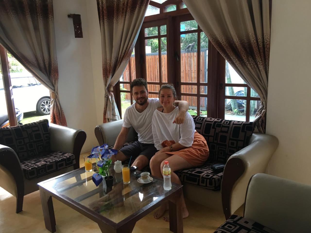 Like Mike Tourist Guest House & Restaurant Negombo Exterior foto