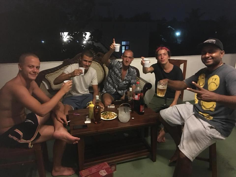 Like Mike Tourist Guest House & Restaurant Negombo Exterior foto