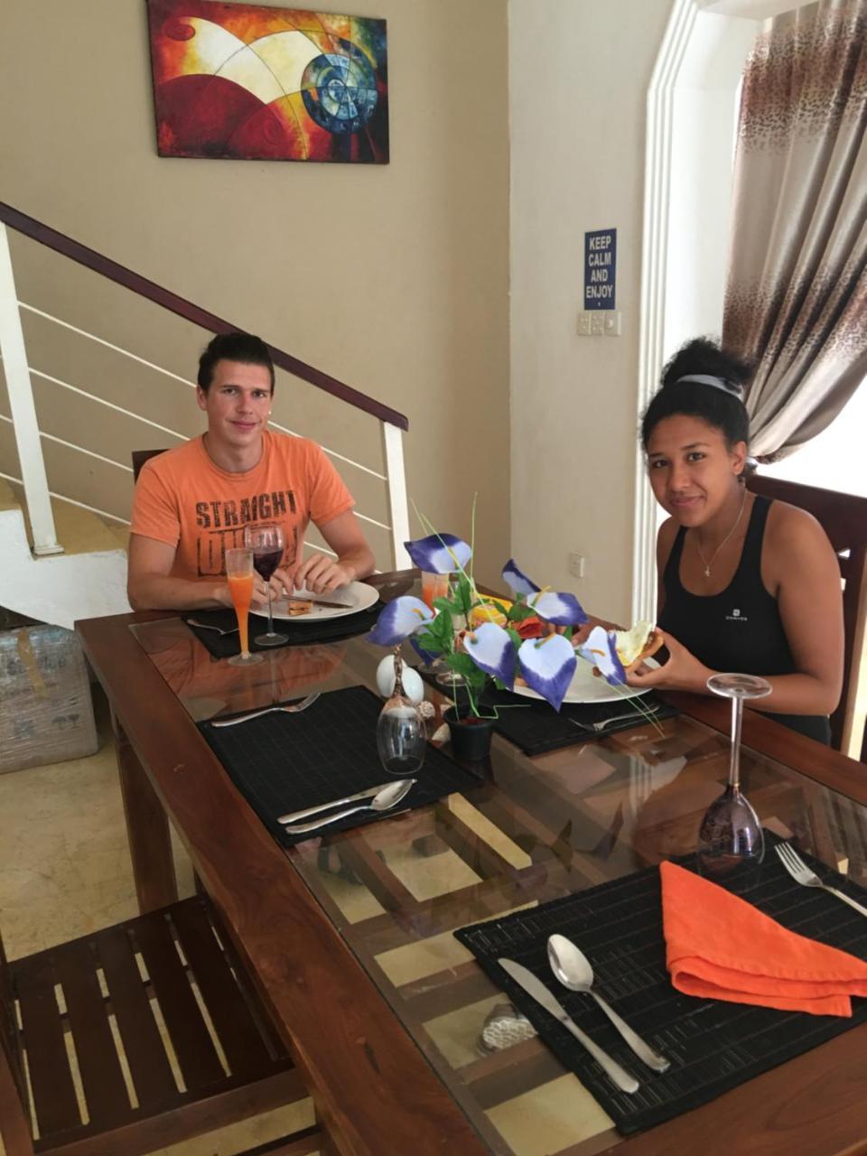 Like Mike Tourist Guest House & Restaurant Negombo Exterior foto